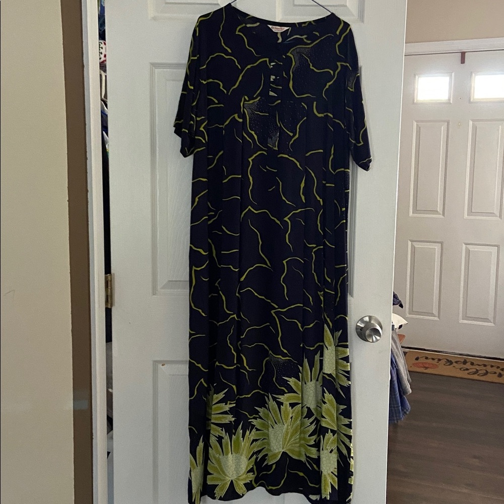 Vintage danar hadi Navy and Green Floral Maxi Dress/ moo moo size small